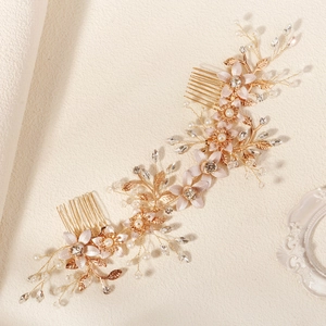 Peigne à cheveux de mariée fait main avec fleurs or rose, perles et vigne en cristal