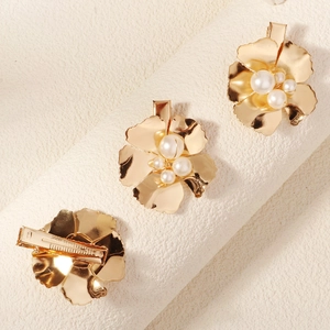 Trois pinces à cheveux fleur en métal doré avec perles blanches et pince crocodile