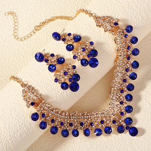 Vintage-Schmuckset aus Gold mit tiefblauen Kristallen und weißen Strasssteinen