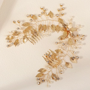 Vue macro détaillée de la vigne à cheveux mariée avec feuilles dorées et strass brillants