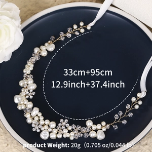 Vue détaillée du bandeau de mariée fait main avec perles, cristaux et fils métalliques