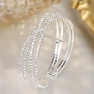 Bracelet jonc croisé multicouche argenté élégant avec strass blancs étincelants
