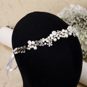 Bandeau de mariée élégant fait main avec perles blanches et cristaux sur fil doré et ruban