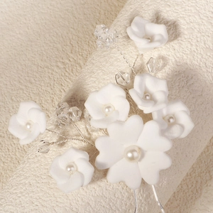 Épingle à cheveux fleurs en argile blanche faite main avec perles pour coiffure mariée