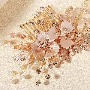 Peigne à cheveux de mariée avec feuilles en métal, fleurs roses, perles et strass brillants