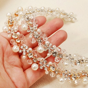 Serre-tête élégant en perles et cristal fait main avec fil d'or pour mariages et fêtes