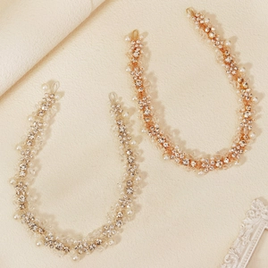 Détail de vignes de cheveux de mariée faites main en argent et or avec perles et strass