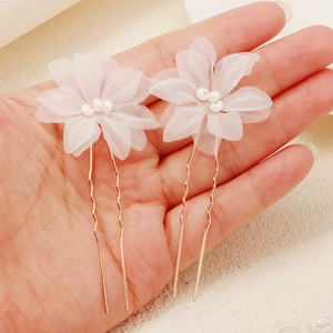 Elegante Braut-Haarnadeln mit Tüllblüten und Kunstperlen in Beigeweiß für Hochzeiten
