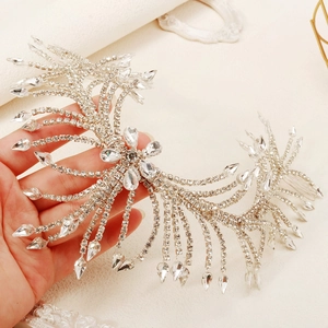 Serre-tête de mariée luxueux en argent avec strass brillants et motifs floraux