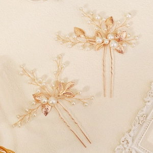 Handgefertigte goldene Brauthaarnadeln mit weißen Perlen und Metallblättern für Hochzeiten