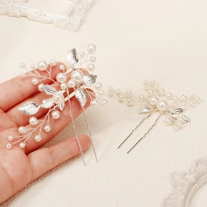 Elegant silver leaf bridal hair pin set with white pearls for wedding hairstyles