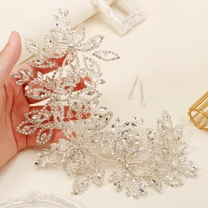 Serre-tête de mariée argenté fait main avec strass étincelants et feuilles de cristal
