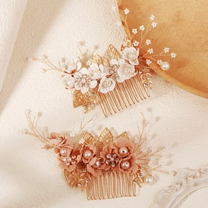 Handgemaakte Bruids Bloemen Haarkam Goud Legering Bladeren Kunstmatige Kunstparels Strass Elegante Bruiloft Hoofdtooi Vrouwen Sieraden
