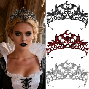 Détail de couronnes gothiques chauve-souris avec lunes et strass pour Halloween