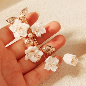 Exquisite gold leaf hair clip with white flowers and crystal beads for women