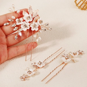 Exquisite bridal hair pin set with white flowers pearls and gold alloy for wedding styling