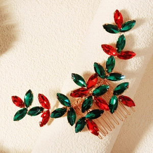 Détail du peigne à cheveux de Noël fait main avec cristaux marquise rouges et verts et doré