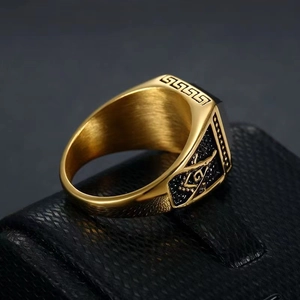Classic gold-plated titanium steel Masonic ring for men with black onyx and G symbol