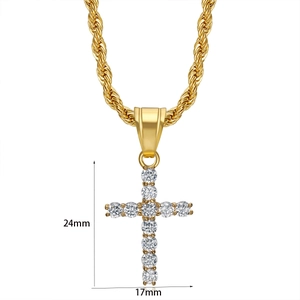 Detailansicht des vergoldeten Kreuzanhängers mit 3A Zirkon und 24mm x 17mm Maßen