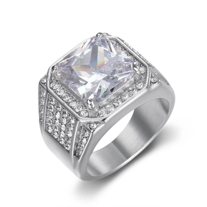 Anillo de lujo hip hop para hombre en tono plateado con gran circonita corte princesa