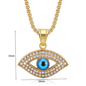Détail du collier pendentif œil maléfique doré avec cristaux et mesures de taille