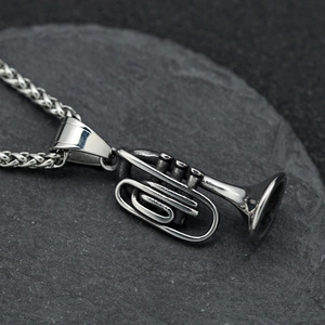 Collier avec pendentif saxophone en acier inoxydable vintage et chaîne à mailles blé