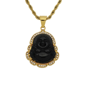 Détail d'un pendentif bouddha noir sculpté avec cadre doré et cristaux étincelants