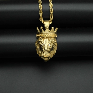 Hip hop 18k χρυσό κολιέ με κεφάλι λιονταριού, στέμμα και μάτια από αστραφτερά διαμάντια