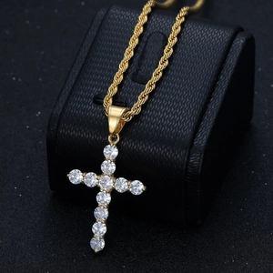 Collier pendentif croix hip hop en acier titane doré avec des zircons AAA étincelants