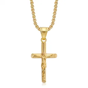 Collana con ciondolo a croce di Gesù in acciaio al titanio dorato con catena a maglie quadre