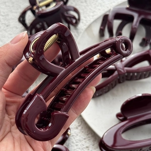 Elegant wine red hair claw clips with gold springs in various shapes for women