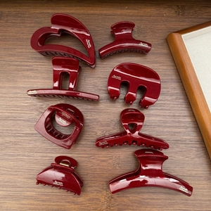 Set of 8 premium wine red hair claws with fine shimmer and gold lettering on wood