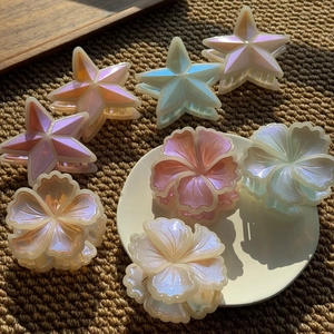 Pinces à cheveux colorées fleurs et étoiles au fini nacré pour le style de vacances