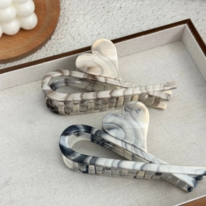 Vintage ink marble heart hair claw clips in beige and grey colors for women