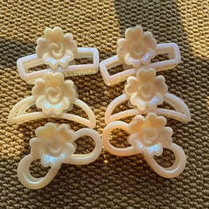 Set of 6 iridescent geometric flower hair claws in pearly cream and soft pink shades
