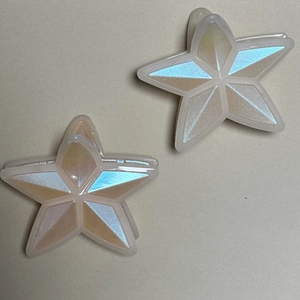 Pearlescent star hair claw clips with colorful geometric resin design for women