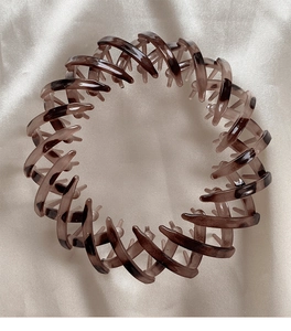 Bird nest retractable hair claw clip with vintage tortoiseshell pattern for bun styling