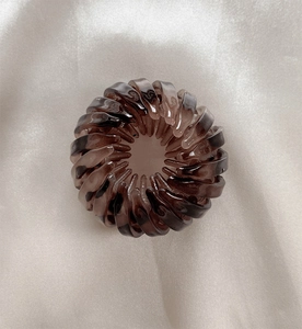 Bird nest hair clip with tortoiseshell pattern for elegant bun and ponytail styling