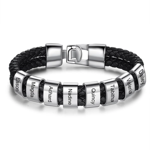Personalisiertes geflochtenes Lederarmband mit acht gravierten Edelstahlringen in Silber