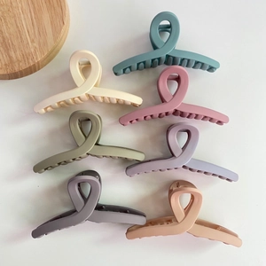 Korean Style Large Matte Hair Claw Clip For Women Minimalist Cross Twist Non-Slip Shark Clip Elegant Hair Accessories