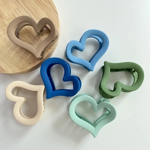Korean Style Matte Heart Shaped Hair Claw Clip Frosted Nonslip Shark Hair Clip For Women Girls Elegant Hair Accessories