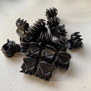 Bulk set of minimalist 1.5cm matte black waterdrop hair claws for daily hair styling