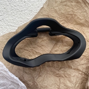 Pince à cheveux minimaliste noir mat de forme irrégulière pour cheveux épais