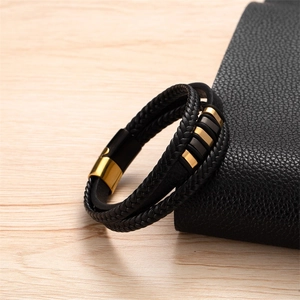Bracelet multicouche homme en cuir tressé noir avec fermoir magnétique or et noir chic