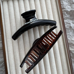 French style pearl hair claw clips in black and tortoiseshell finish for women