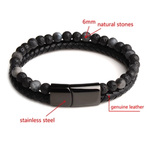 Dettaglio bracciale da uomo a doppio strato con pietre naturali da 6mm e cuoio