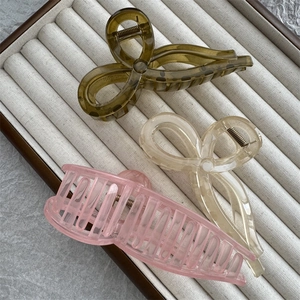 Lot de 3 pinces à cheveux nœud en résine coloris vert foncé, beige et rose tendre