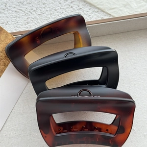 Large Matte Plastic Hair Claw Clip For Women Thick Hair Geometric Rectangular Tortoiseshell Shark Clip Fashion Hair Accessories