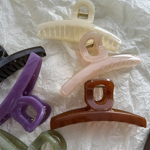 Korean Style Large Jelly Color Hair Claw Clip For Women Elegant Minimalist Non-Slip PC Plastic Shark Clip Hairpin Headwear