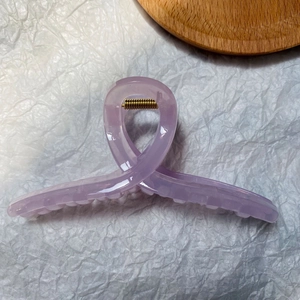 Close-up of a 13cm purple matte jelly claw clip with strong gold metal spring for hair